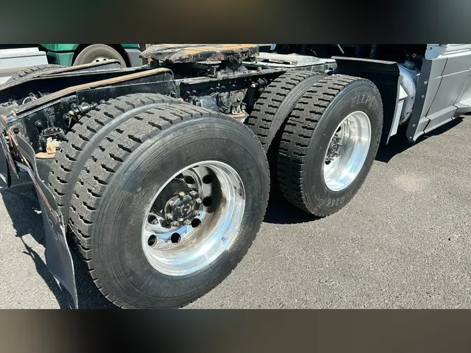2020 Freightliner Cascadia 126