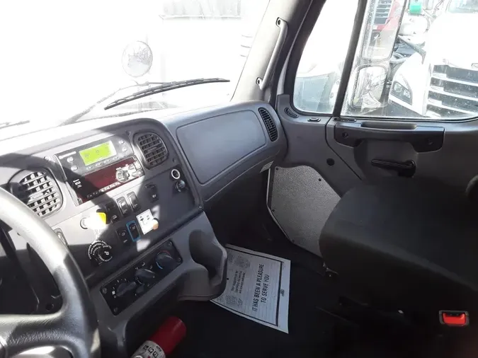 2020 FREIGHTLINER/MERCEDES M2 106