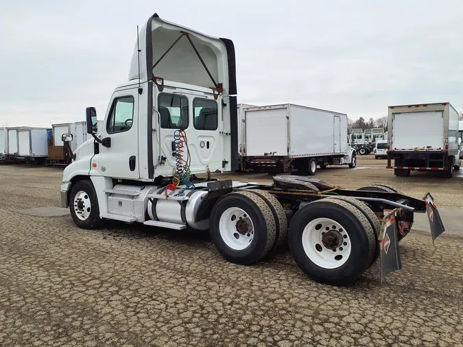 2018 FREIGHTLINER/MERCEDES CASCADIA 125