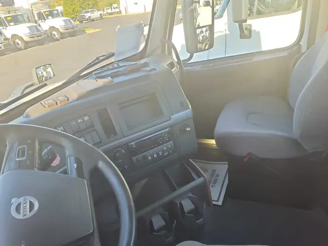 2019 VOLVO VNL64T-300