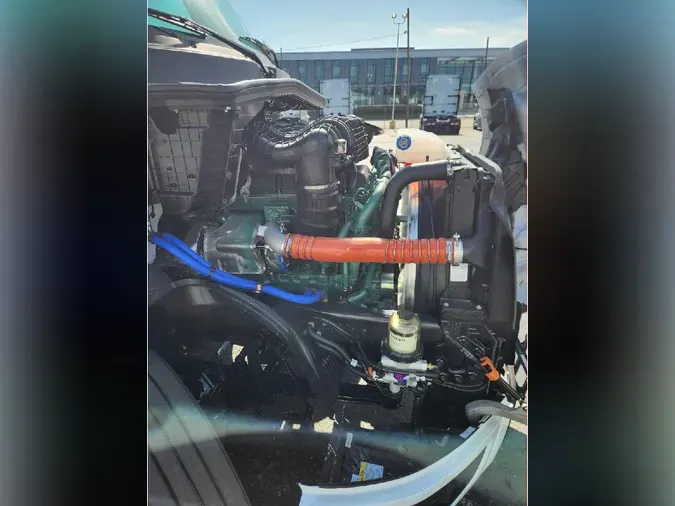 2026 VOLVO VNL64T860