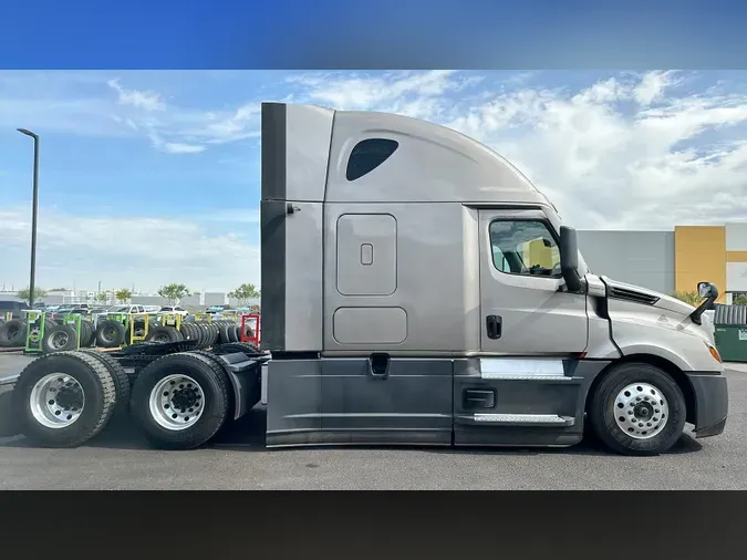 2023 Freightliner Cascadia