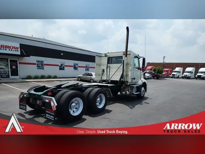 2020 VOLVO VNL300