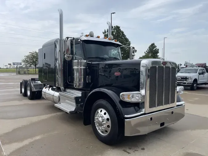 2022 Peterbilt 389
