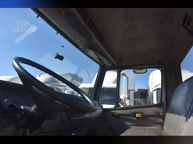2001 FREIGHTLINER FL70