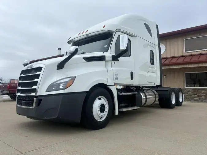 2019 Freightliner Cascadia 126