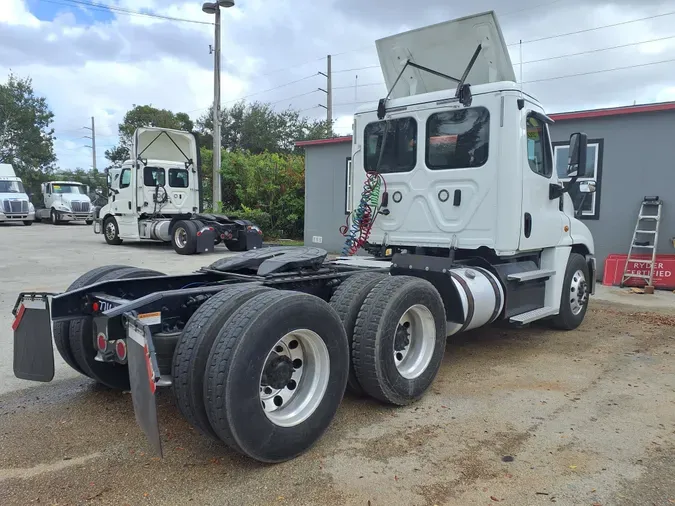 2018 FREIGHTLINER/MERCEDES CASCADIA 125