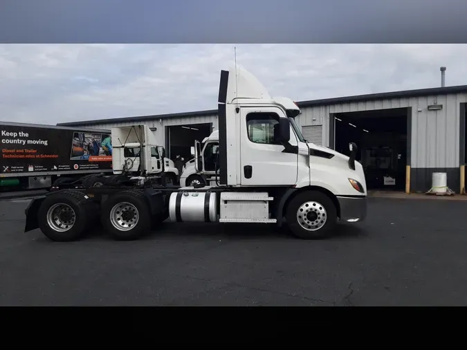 2020 Freightliner Cascadia 126