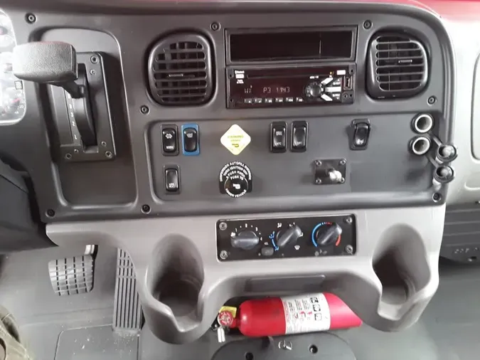 2018 FREIGHTLINER M2 106