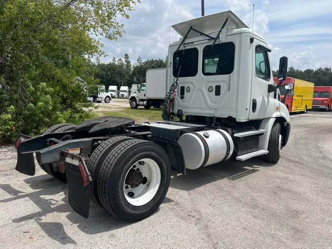 2015 FREIGHTLINER/MERCEDES CASCADIA 113