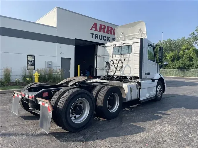 2020 VOLVO VNR64T300