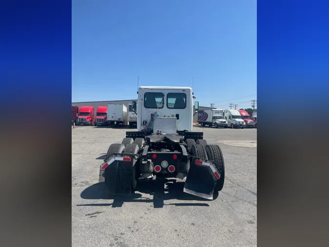 2015 FREIGHTLINER/MERCEDES CASCADIA 125