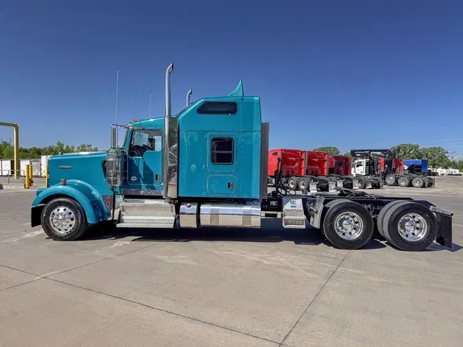 2024 KENWORTH W900L