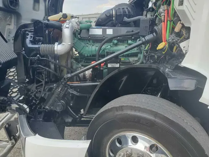 2022 VOLVO VNL64T740