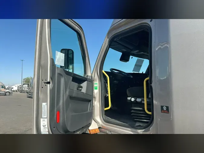 2025 Freightliner Cascadia 126