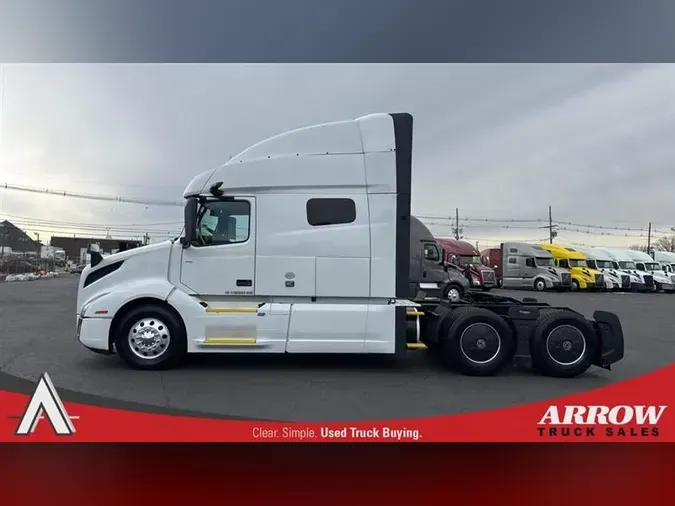 2021 VOLVO VNL740