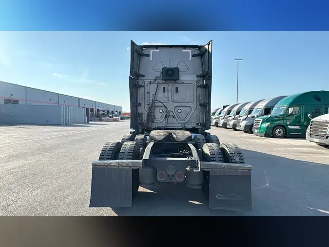 2022 Freightliner Cascadia 126