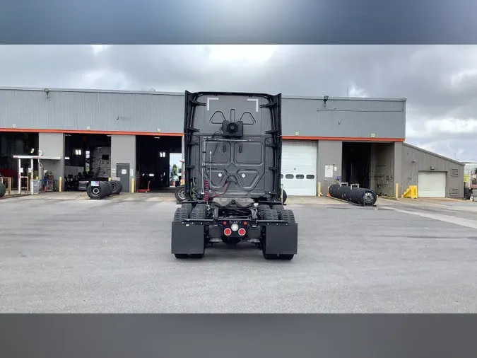 2023 Freightliner Cascadia