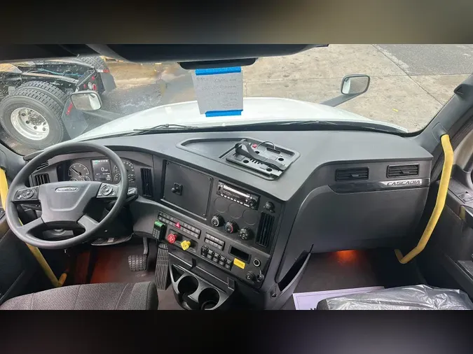 2023 Freightliner Cascadia 126