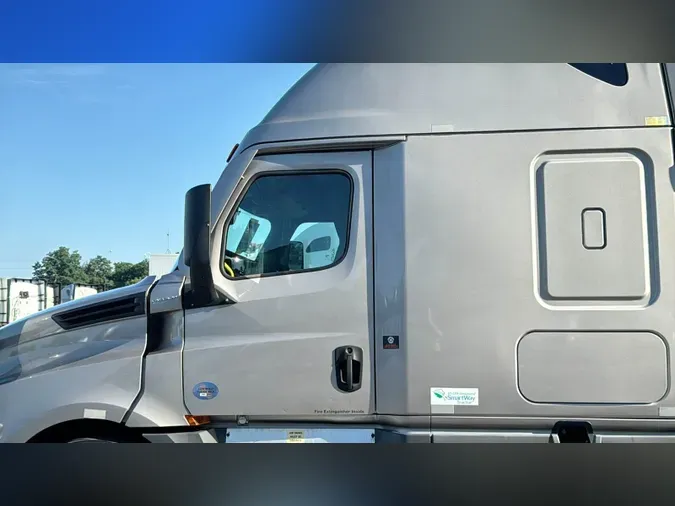 2023 Freightliner Cascadia 126