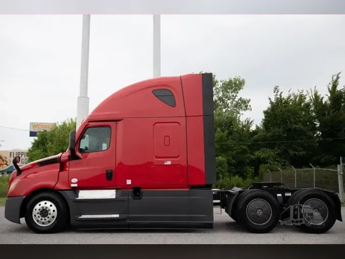 2021 FREIGHTLINER CASCADIA 126