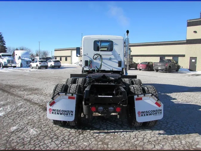 2026 Kenworth T680 Short Hood241bacea26bc58b736540cb1090f7134