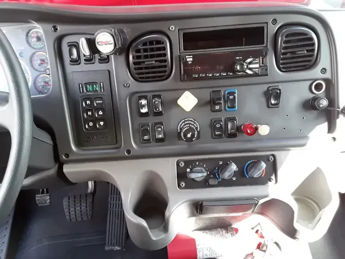 2020 FREIGHTLINER M2 106