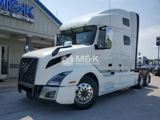 2023 VOLVO VNL64T760