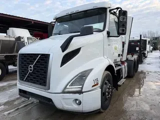 2018 VOLVO VNR64T300