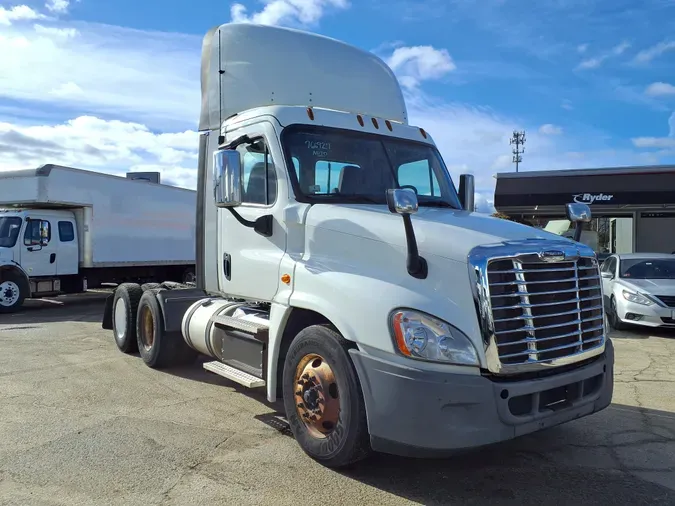 2018 FREIGHTLINER/MERCEDES CASCADIA 125