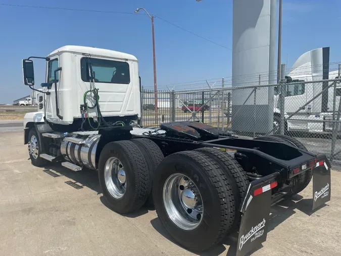 2019 MACK AN64T