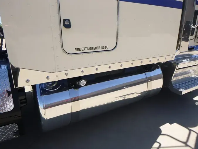 2022 Peterbilt 389