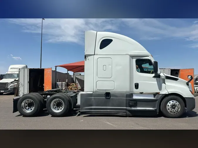 2023 Freightliner Cascadia 126