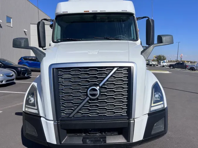 2020 VOLVO VNL64T740