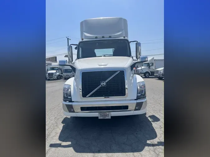 2017 VOLVO VNL42T 300