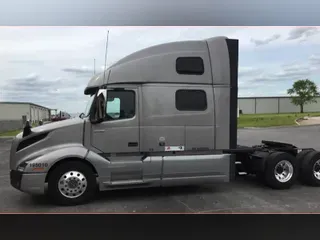2019 VOLVO VNL860