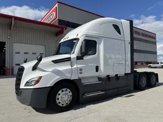 2025 Freightliner Cascadia&reg; Fifth Generation Sleeper Cab Raised Roof 116" / 126" BBC 72"