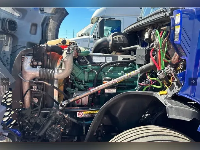 2024 VOLVO VNL64T760