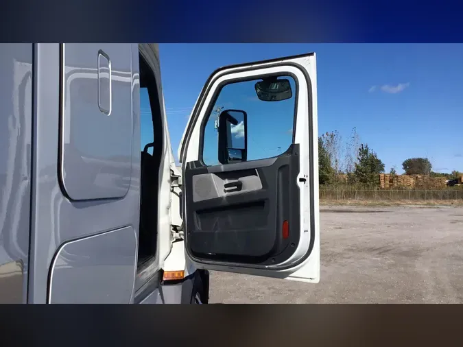 2022 Freightliner Cascadia 126