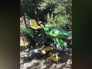 2006 John Deere 2305