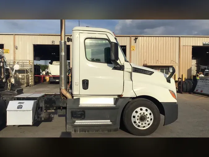 2021 Freightliner Cascadia 126
