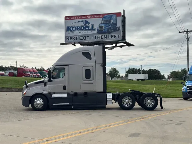 2022 FREIGHTLINER Cascadia 126