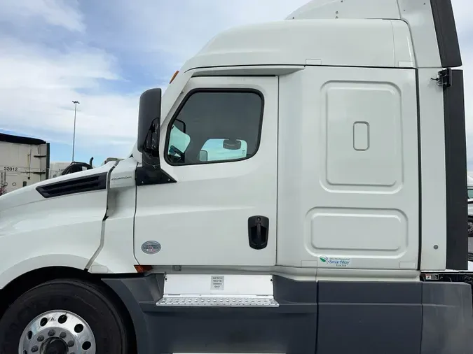 2021 Freightliner Cascadia 126