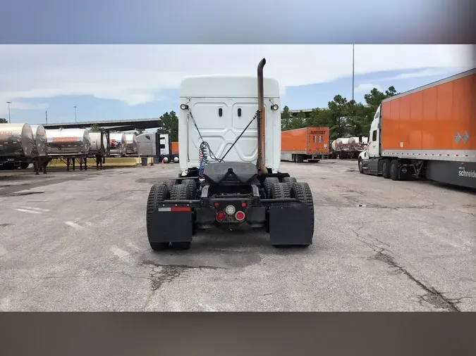 2020 Freightliner Cascadia 126