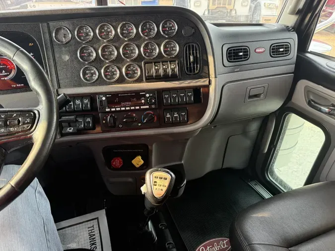 2023 Peterbilt 389