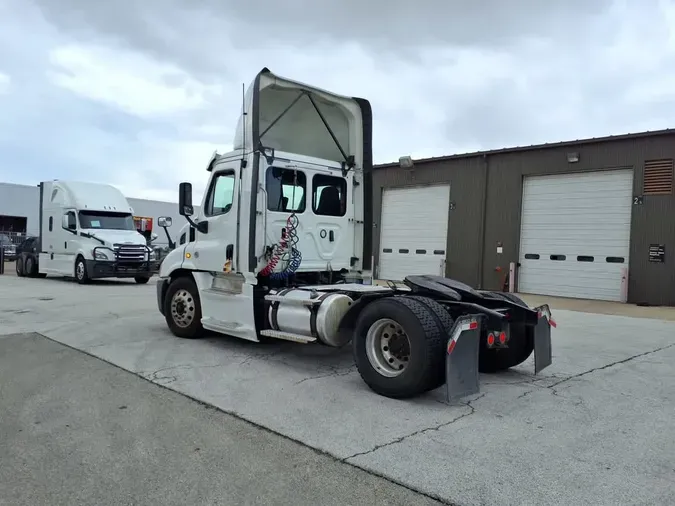 2019 FREIGHTLINER CASCADIA 113