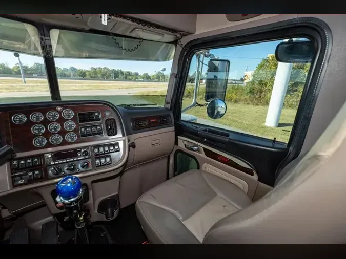 2022 PETERBILT 389