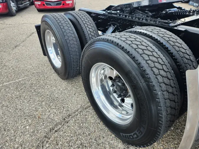 2023 VOLVO VNL64T860