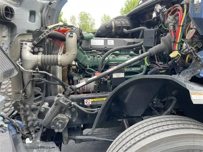 2020 VOLVO VNL760