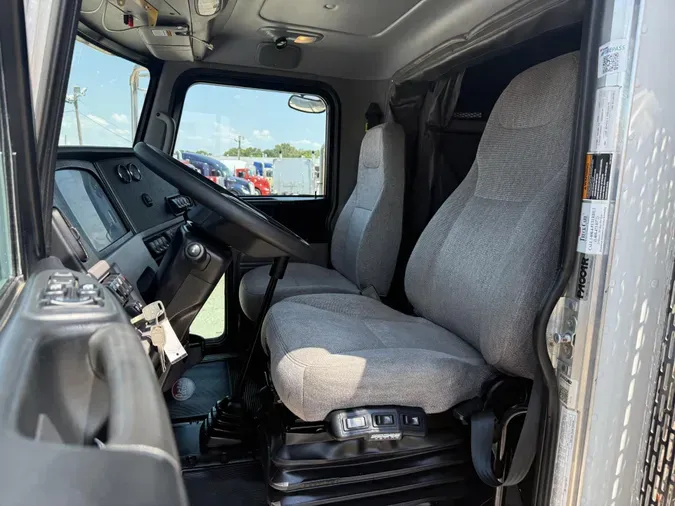 2023 Peterbilt 389